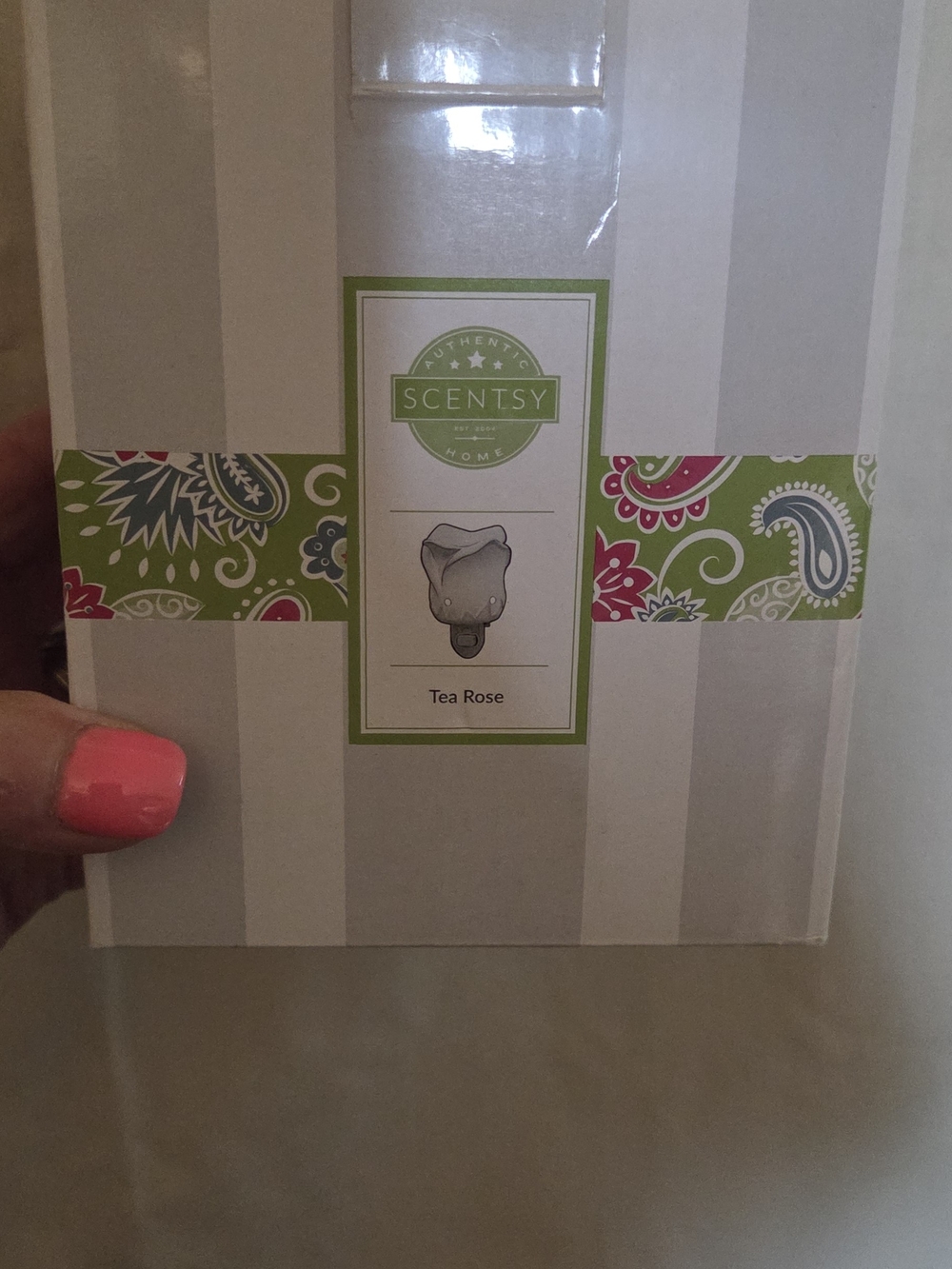 Scentsy Tea Rose Plug-In Warmer with Green and Pink Accents